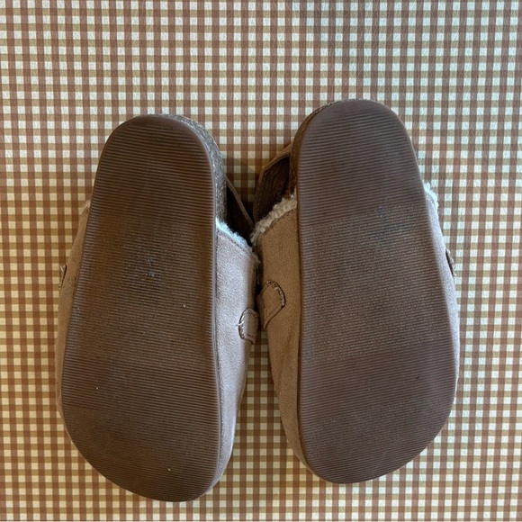 GAP toddler slip on clogs. Size 10 - Picture 9 of 11